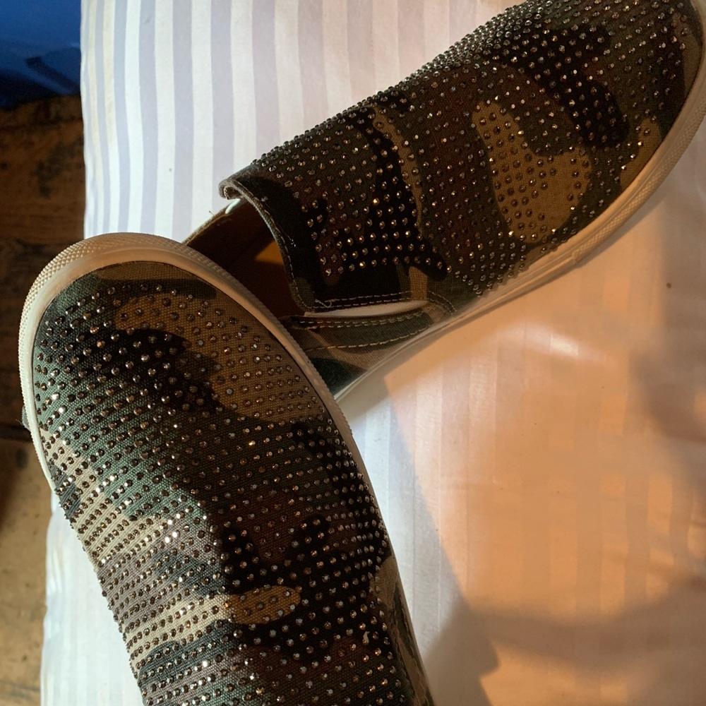 Camouflage bling sneakers